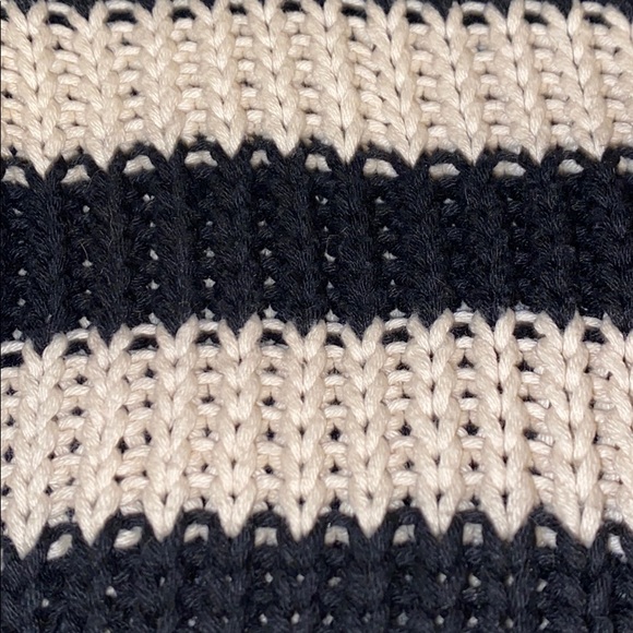 sweater - Picture 3 of 3